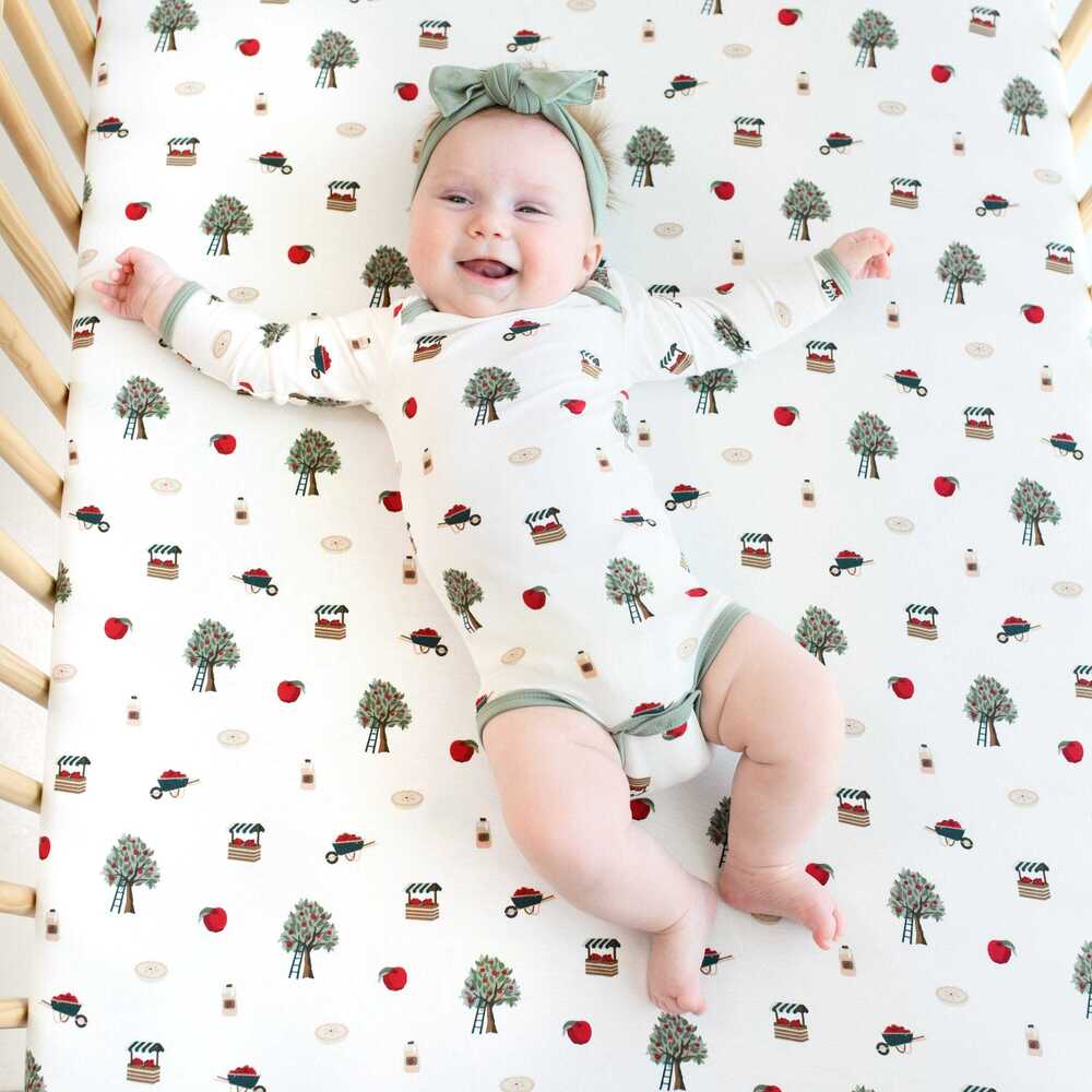 Kyte Baby Long Sleeve Bodysuit in Apple Orchard Size 0-3 monthsApple Orchard / 0